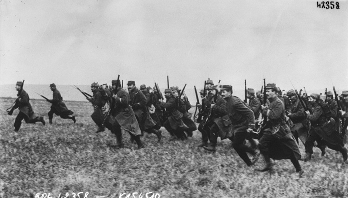 Infantería francesa cargando con bayonetas en Marne.