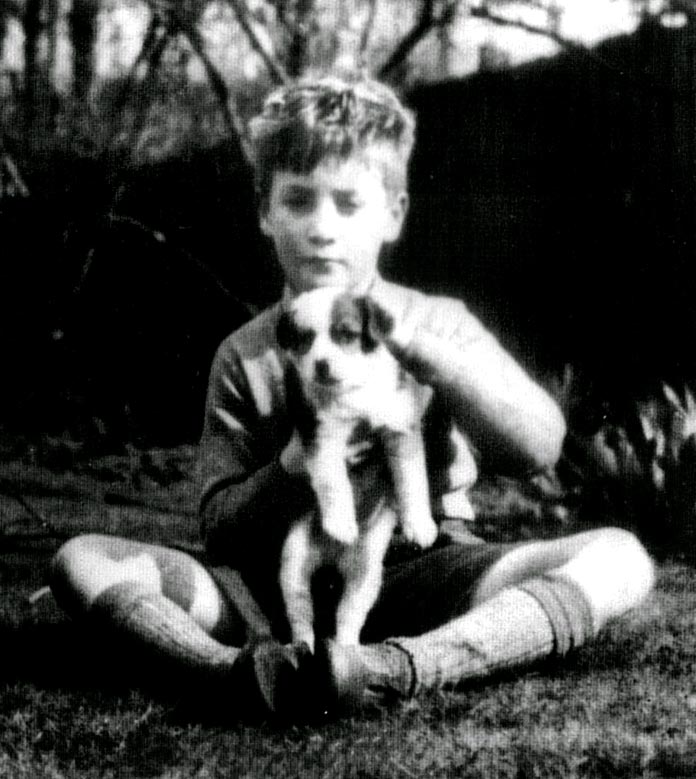 John Lennon de pequeño con su perro Nigel