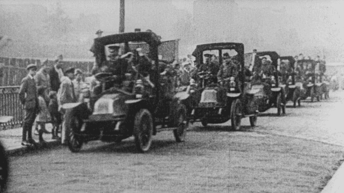 Taxis llevando a las tropas a Marne.