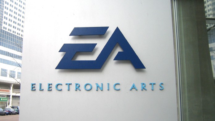 Logotipo de Electronic Arts (EA) en la entrada de un edificio.