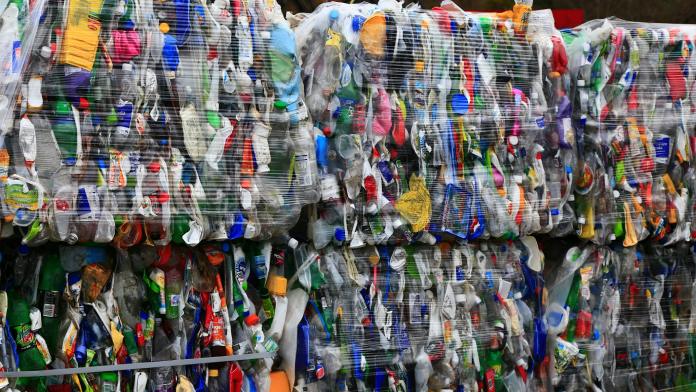La UE acuerda un acuerdo provisional para el reciclado de envases y la prohibición de químicos permanentes