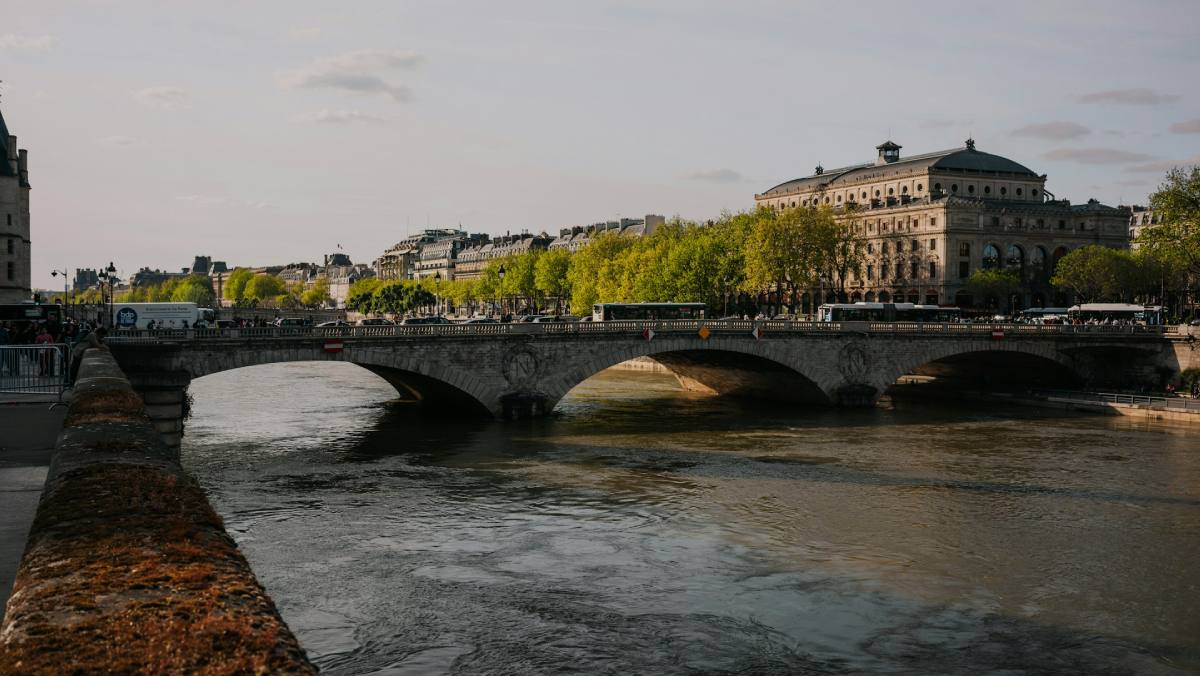 Unos ecologistas exigen la prohibición de pesticidas con PFAS tras hallar residuos en varios ríos europeos